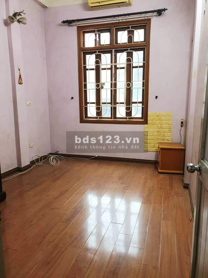 Bán nhà nguyên căn Trần Khát Chân, ngõ nông thông thoáng, gần phố, giá bán 2.98 tỷ