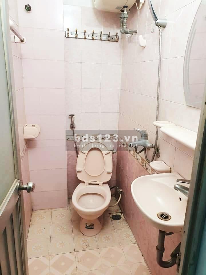 Bán nhà nguyên căn Trần Khát Chân, ngõ nông thông thoáng, gần phố, giá bán 2.98 tỷ