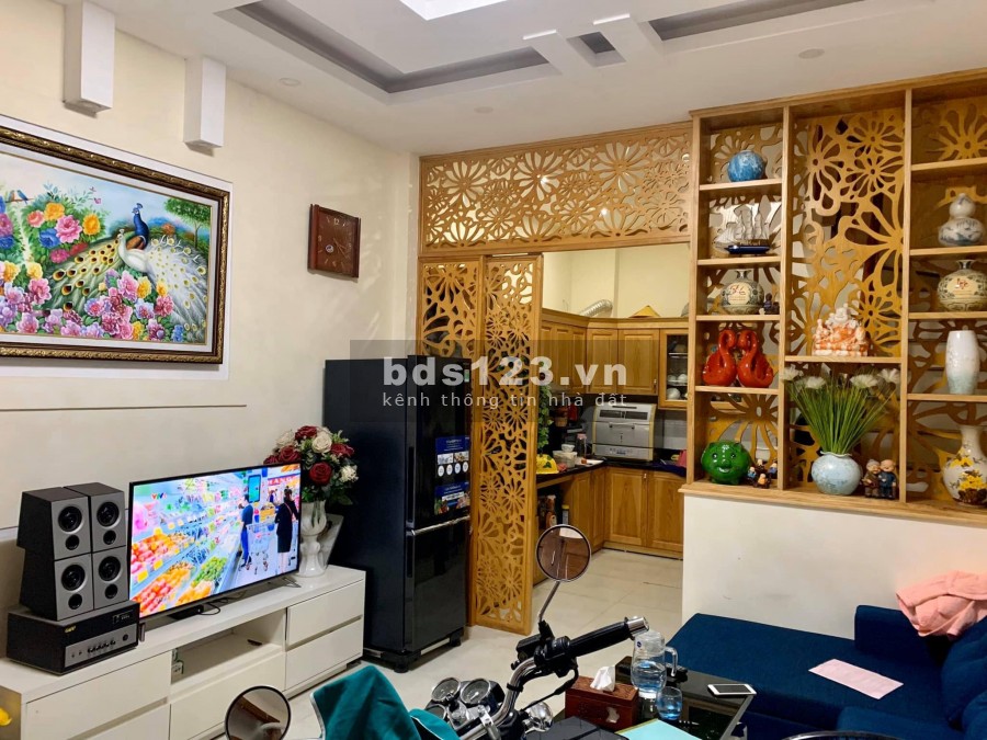 Bán nhà Nguyễn Hoàng Tôn, hàng xóm khu đô thị Ciputra đẳng cấp sống, dt 34m2, giá 2.5 tỷ