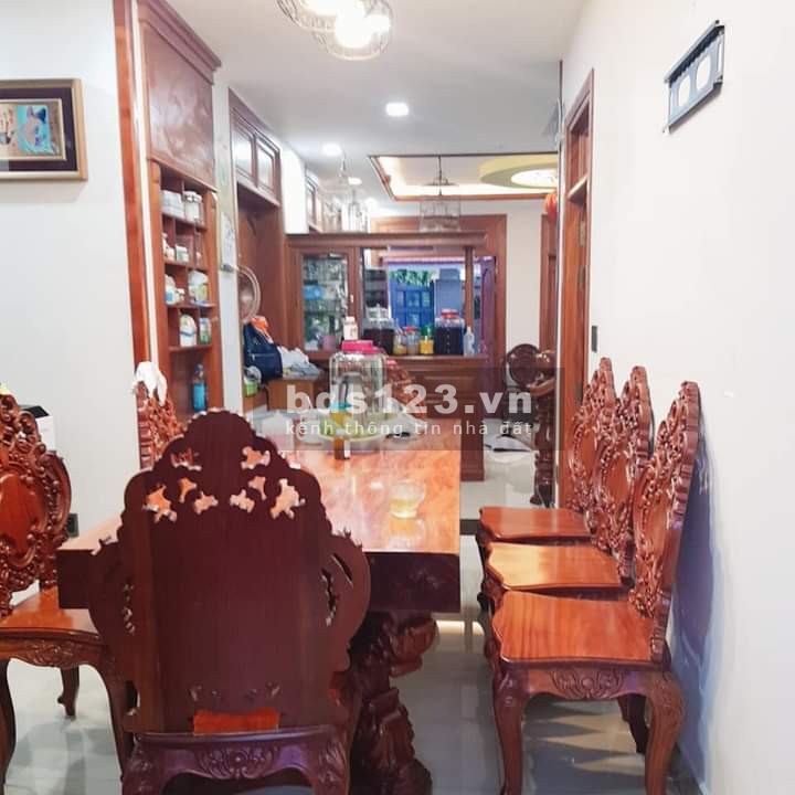 Siêu phẩm biệt thự, ngang độc lạ 12m, tặng NT hơn 6 tỷ, Dương Quảng Hàm, giá bán 27 tỷ