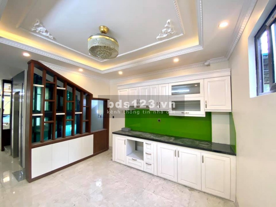 Cần bán nhà phố Ngọc Lâm, Quận Long Biên, diện tích 40m2, 5 tầng mt 4m, giá bán 3.2 tỷ