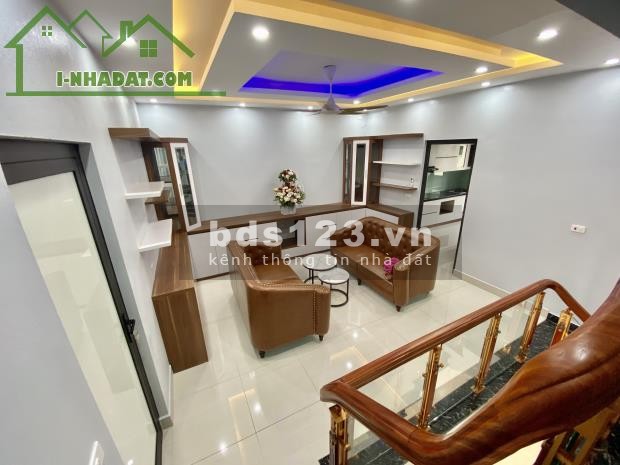 Bán gấp căn shophouse đã hoàn thiện nội thất kdt centa city Vsip Bắc Ninh giá vét đáy mùa dịch