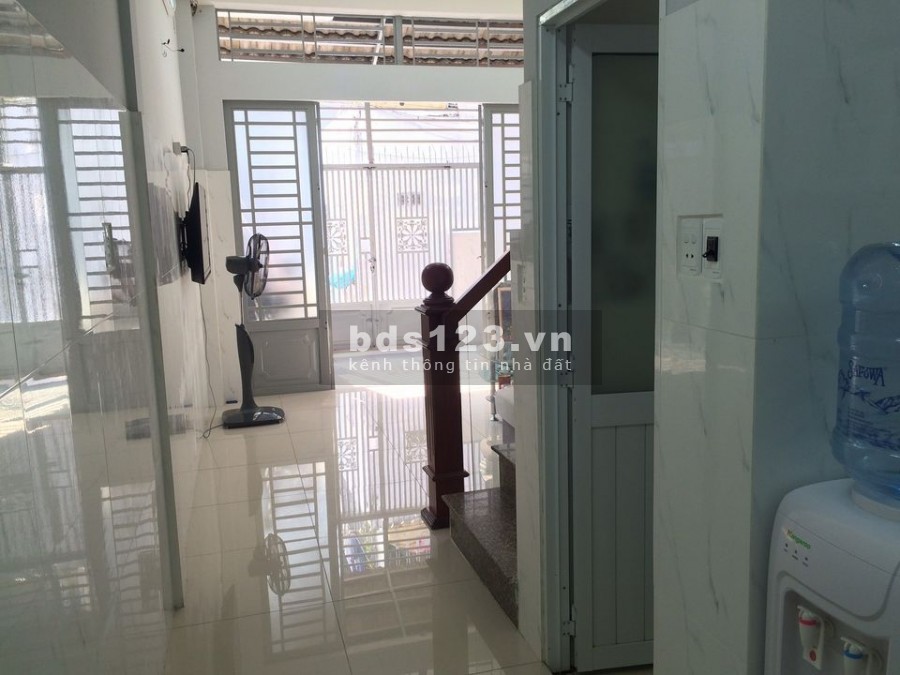 Bán nhà Nguyên Hồng, nội thất cất ngay tại nhà diện tích sử dụng 40m2 giá bán 3.9 tỷ