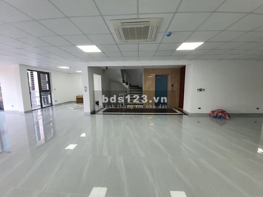 Toà nhà 9 tầng thang máy cho thuê văn phòng cực hot hai mặt ngõ trước sau, pháp lí đủ