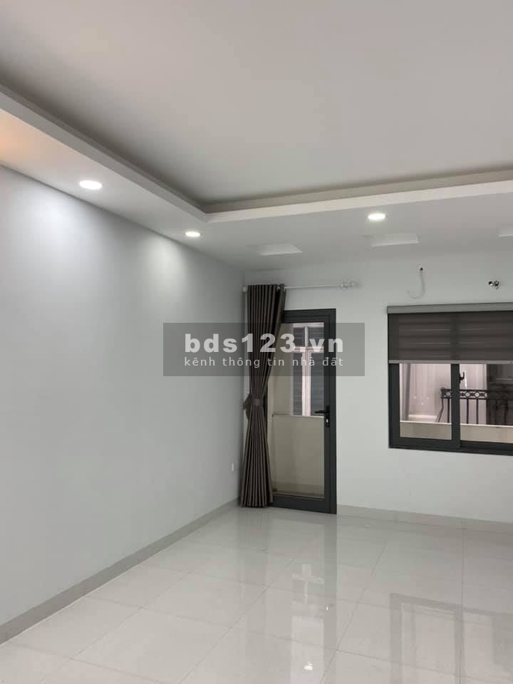 Nhà siêu đẹp Lĩnh Nam cạnh chợ sinh viên, dt 40m2, 4 tầng đúc kiên cố, giá siêu rẻ, 2.75 tỷ