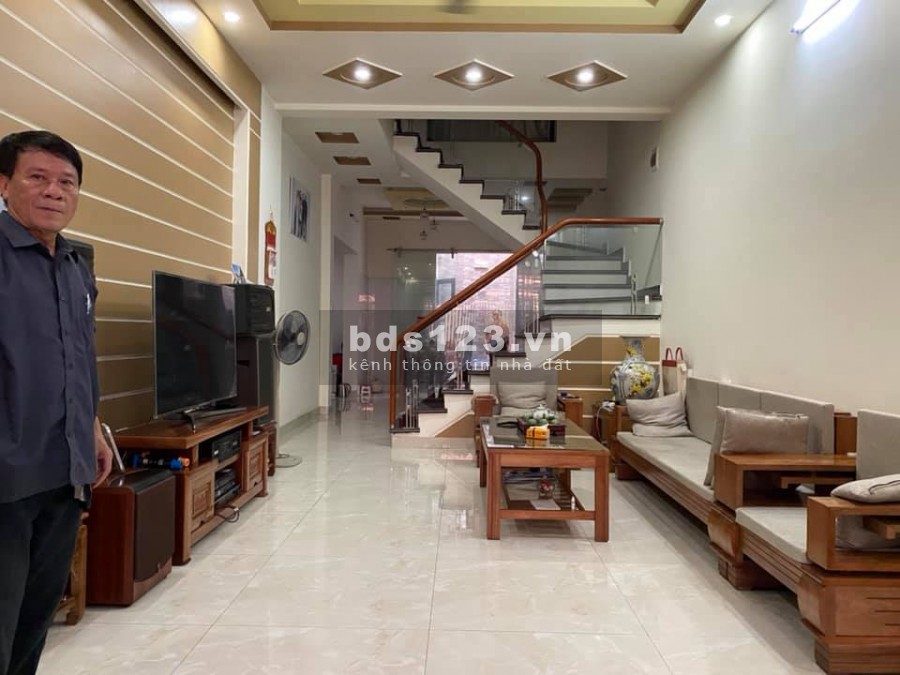 Bán nhà 4 tầng ngõ Nguyễn Bình, Ngô Quyền oto đỗ cửa, giá bán 4.6 tỷ, thoả thuận, hướng tốt