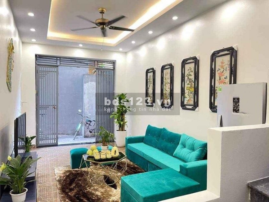 Bán nhà đẹp Tam Trinh, diện tích 30m2, 3 tầng, mặt tiền 3,4m, giá 2,3 tỷ. Sổ đỏ chính chủ