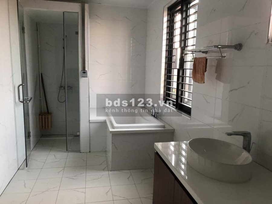 Bán siêu biệt thự dt 200m2, 5 tầng giá 150 triệu/m2, tặng nội thất nhập khẩu, bàn giao sổ ngay