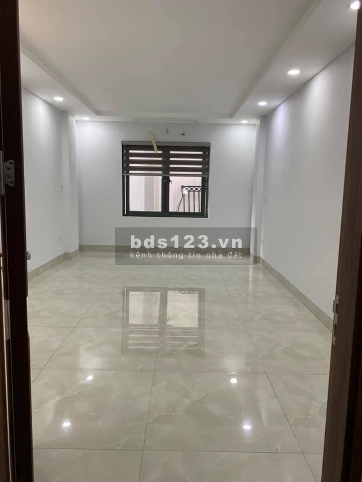 Nhà siêu đẹp Lĩnh Nam cạnh chợ sinh viên, dt 40m2, 4 tầng đúc kiên cố, giá siêu rẻ, 2.75 tỷ