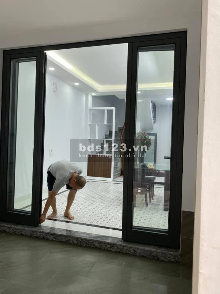 Nhà siêu đẹp Lĩnh Nam cạnh chợ sinh viên, dt 40m2, 4 tầng đúc kiên cố, giá siêu rẻ, 2.75 tỷ