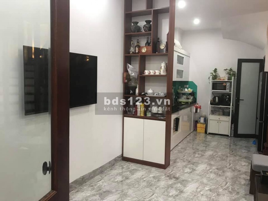 Bán nhà nguyên căn Mỹ Đình, ngõ đua xe ba gác, diện tích 38m2, 5 tầng đúc, giá 3.bé xíu tỷ