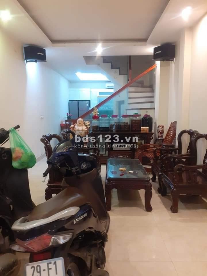 Bán nhà 5 tầng mặt ngõ 215 Trần Quốc Hoàn diện tích 45m2 mt 4m giá 8 tỷ Lh 0386380199