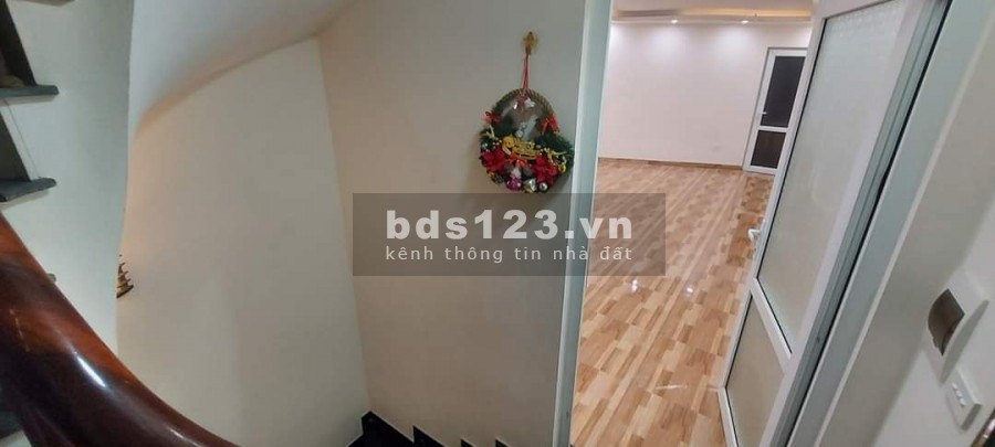 Bán nhà Minh Khai ngõ ô tô gần phố nhà đẹp, đúc kiên cố 5 tầng, pháp lí chuẩn, mt 5.5m