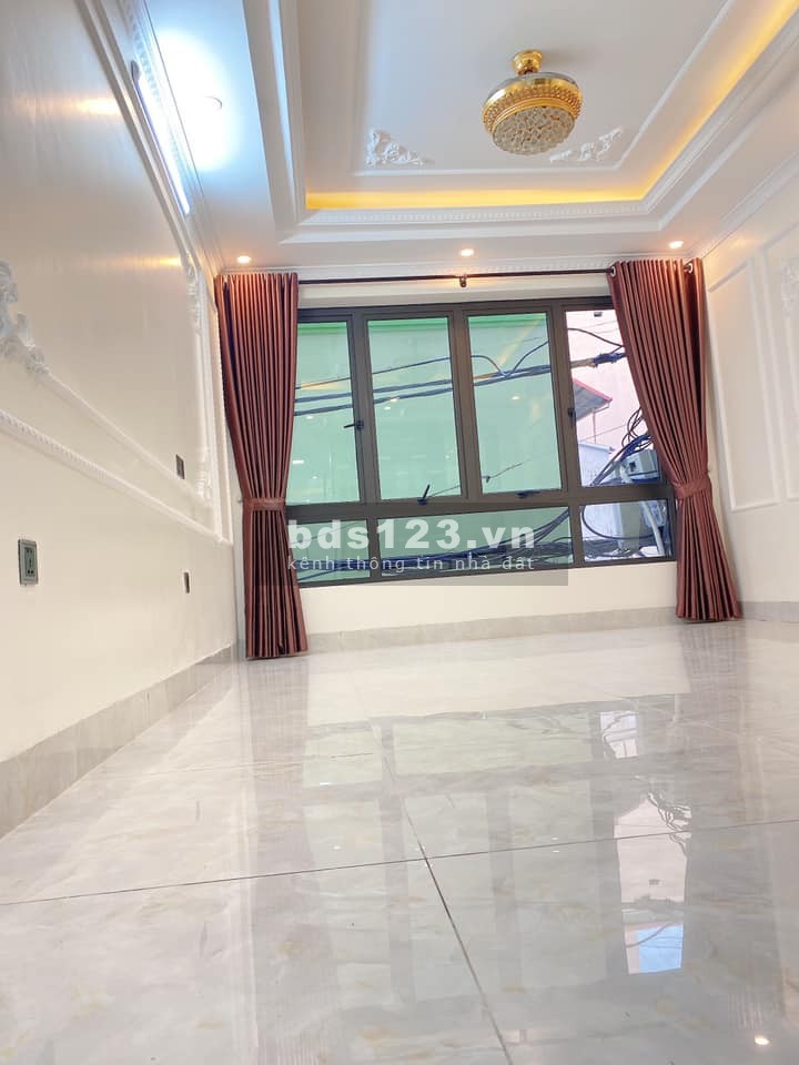 Cần bán nhà phố Ngọc Lâm, Quận Long Biên, diện tích 40m2, 5 tầng mt 4m, giá bán 3.2 tỷ