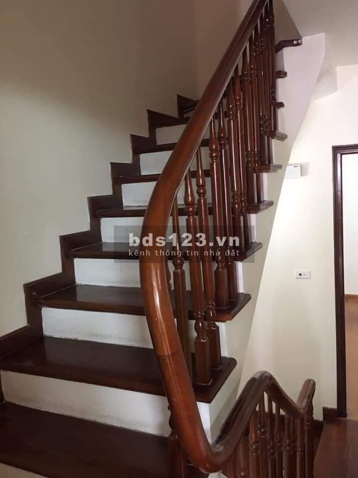 Bán nhà nở hậu siêu thoáng Hoàng Quốc Việt, Cầu Giấy 43m2 x 5 tầng, MT 3.4m, chỉ 5 tỷ, sẵn ở ngay