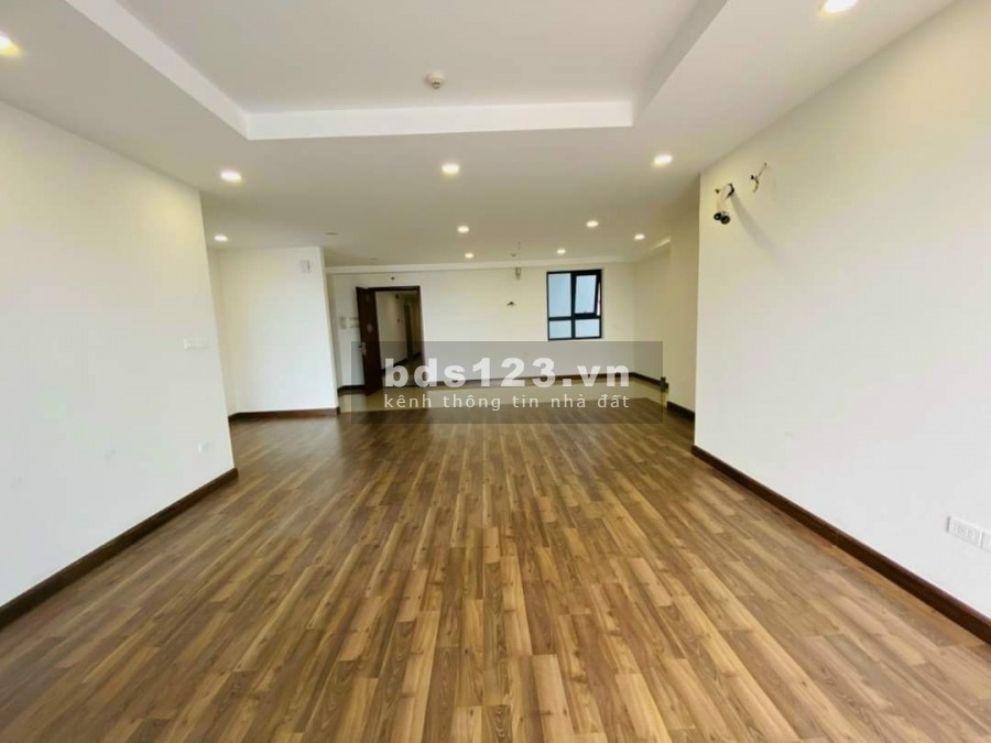 Chính chủ cần bán gấp căn góc 3PN dt 135m2 tòa Diamond Goldmark City Hồ Tùng Mậu. Giá 3,8 tỷ