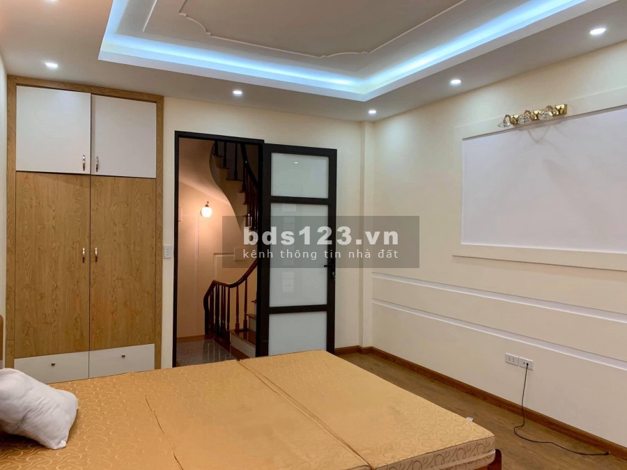 Bán nhà Nguyễn Hoàng Tôn, hàng xóm khu đô thị Ciputra đẳng cấp sống, dt 34m2, giá 2.5 tỷ