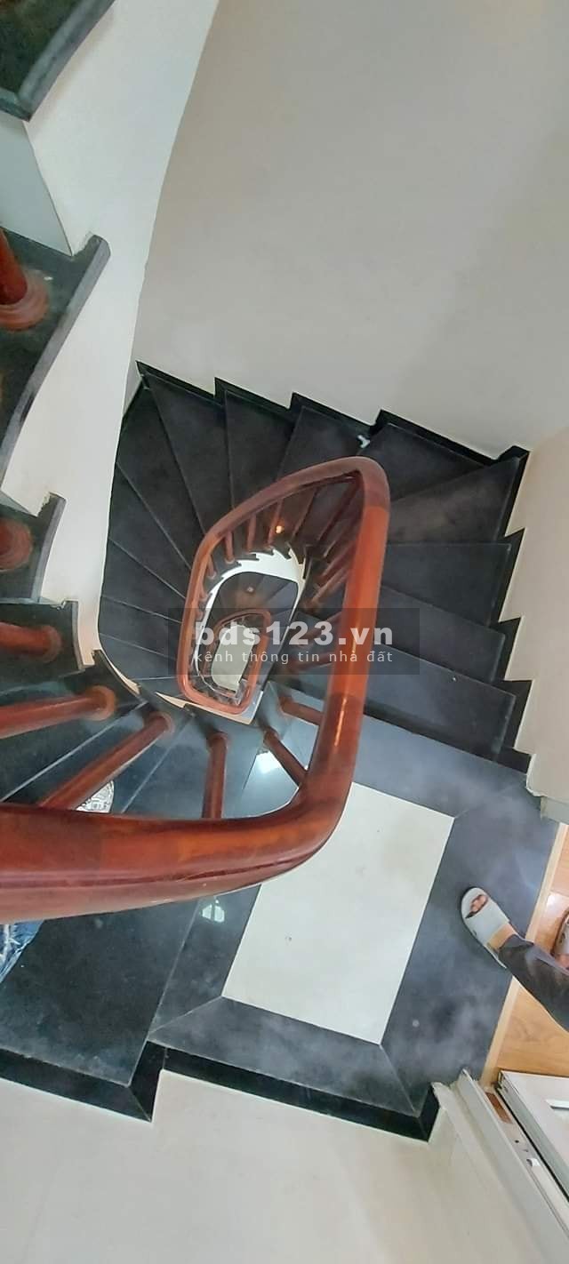 Bán nhà Minh Khai ngõ ô tô gần phố nhà đẹp, đúc kiên cố 5 tầng, pháp lí chuẩn, mt 5.5m
