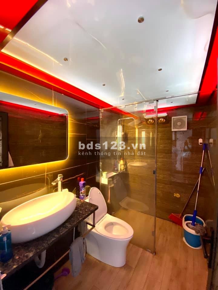 Bán nhà Nguyễn Văn Cừ ngõ ô tô vào nhà nhà nguyên đẹp lô góc gần phố, sổ sẵn chính chủ