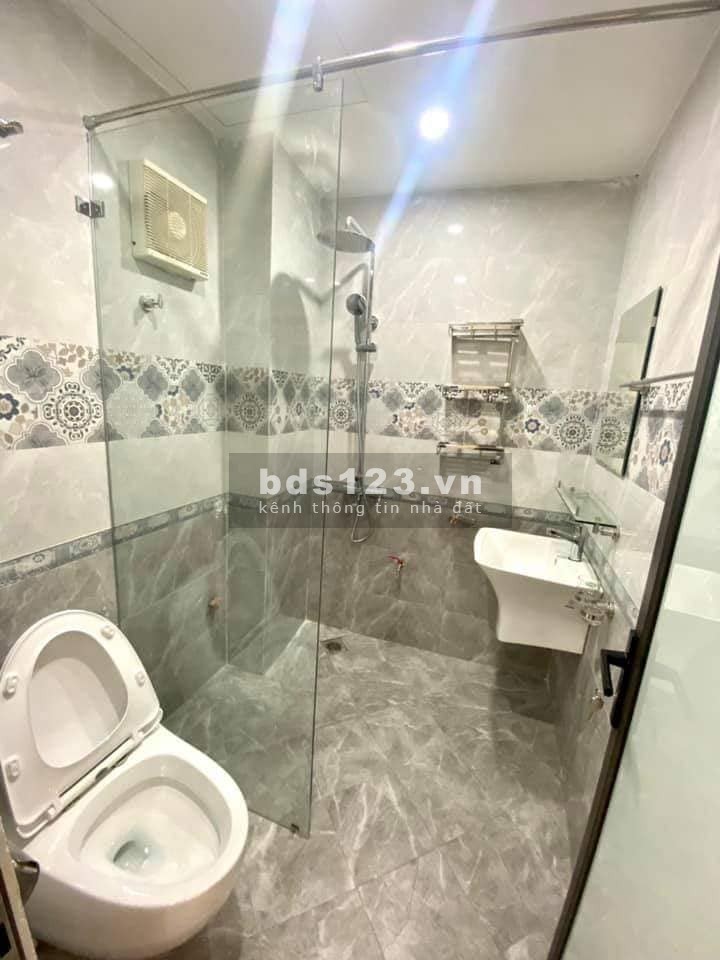 Bán nhà Nguyễn Hoàng Tôn, hàng xóm khu đô thị Ciputra đẳng cấp sống, dt 34m2, giá 2.5 tỷ