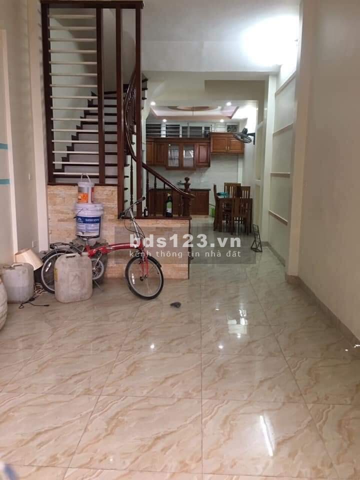 Bán nhà nở hậu siêu thoáng Hoàng Quốc Việt, Cầu Giấy 43m2 x 5 tầng, MT 3.4m, chỉ 5 tỷ, sẵn ở ngay