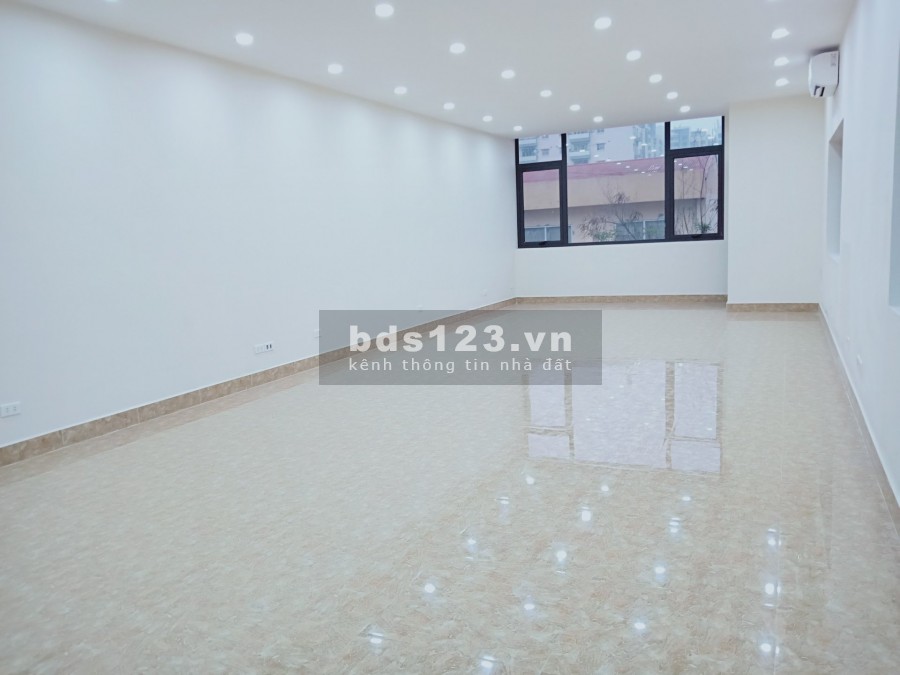 Thuê văn phòng không cần cọc tại 17/100 Trung Kính 70m2, lhcc: 0974 352 961