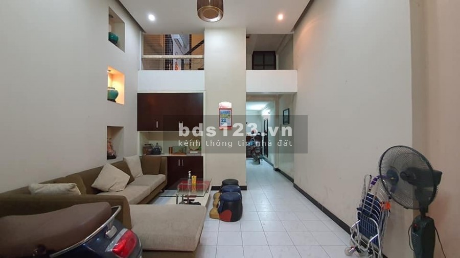 Bán nhà Bồ Đề - Long Biên, nội thất lung linh diện tích sử dụng 40m2 giá bán 3,8 tỷ, lhcc