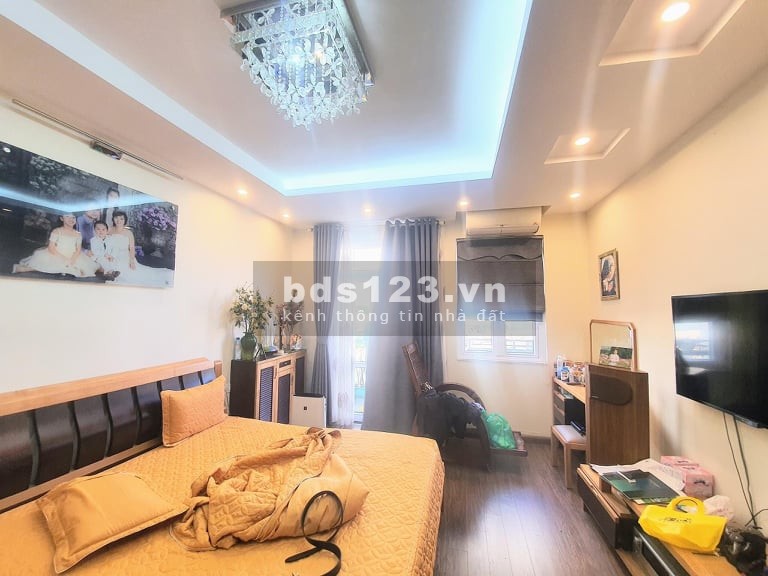 Bán nhà Nguyễn Xiển full nội thất diện tích sử dụng 32m2, giá bán 2.8 tỷ, liên hệ 069993134