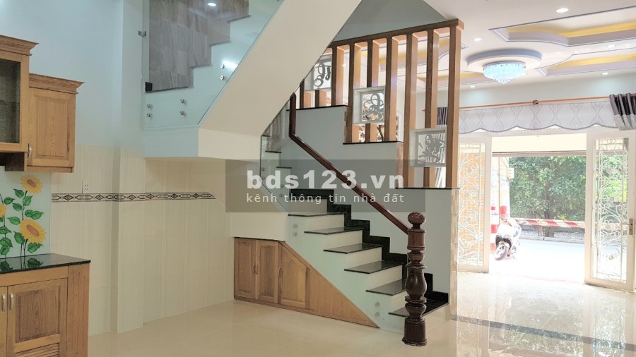Nhà đẹp mặt tiền Tô Hiệu, Quận Tân Phú diện tích 80m2, 4 tầng, giá siêu rẻ chỉ 10.5 tỷ