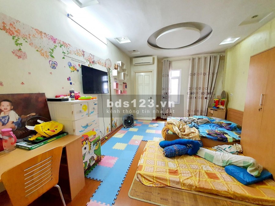 Bán nhà nguyên căn Tựu Liệt ngõ thông rộng dt 35m2, 5 tầng đúc kiên cố, giá 1.95 tỷ, lhcc