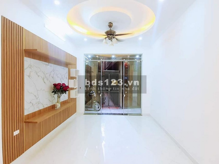 Bán nhà phố Vĩnh Tuy nhà mới koong gần phố gần ô tô ở luôn, 4 tầng đúc, sổ sẵn chính chủ