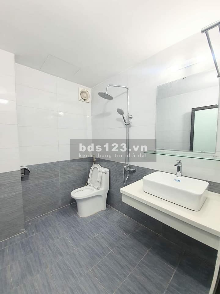Bán nhà phố Vĩnh Tuy nhà mới koong gần phố gần ô tô ở luôn, 4 tầng đúc, sổ sẵn chính chủ