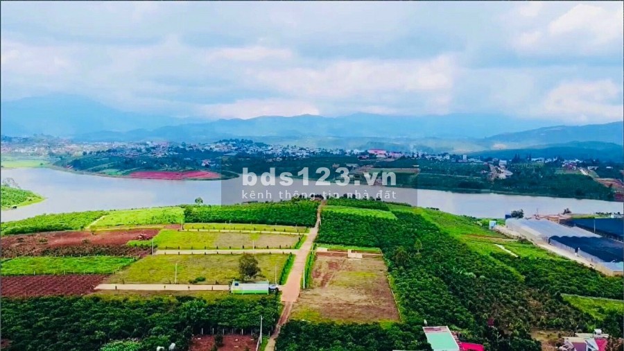 Đất ven Đà Lạt, đất ở đô thị thổ cư, view hồ lớn, sổ có sẵn, giá thuận tiện đầu tư, lhcc
