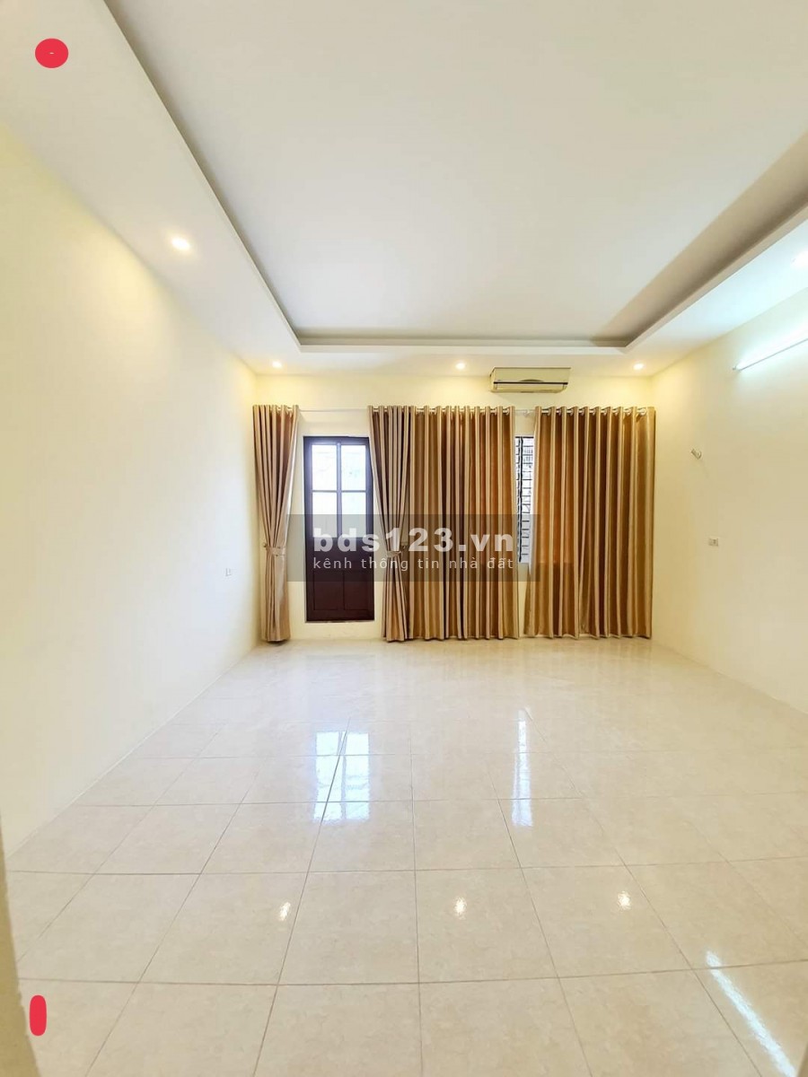 Bán nhà phố Trại Cá ngõ thẳng gần trường Tiêủ học Trung Hiền dt 33m2, 3.5 tầng, giá 2.58 tỷ