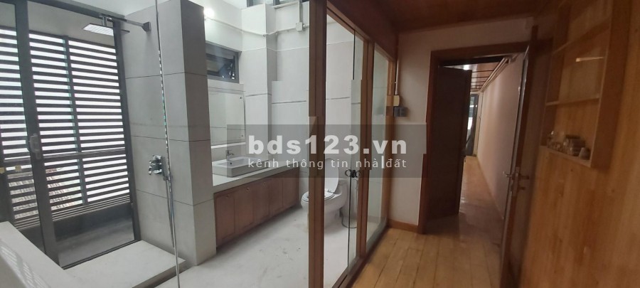 Nhà hẻm xe hơi Trần Hưng Đạo dt 4mx13m, bê tông cốt thép, nhà mới xịn xò, giá thương lượng