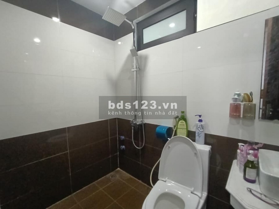 Chính chủ hạ chào 150 triệu bán nhanh nhà Phú Viên, 5 tầng, mt 6.5m, giá bán 3.1 tỷ, sổ sẵn