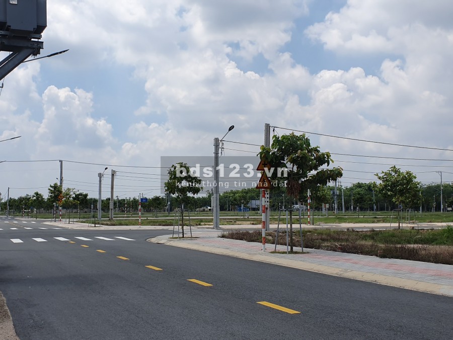 Cần bán gấp lô đất mặt tiền 42m Tại Long Nguyên Bình Dương, giá bán 750 triệu, thương lượng