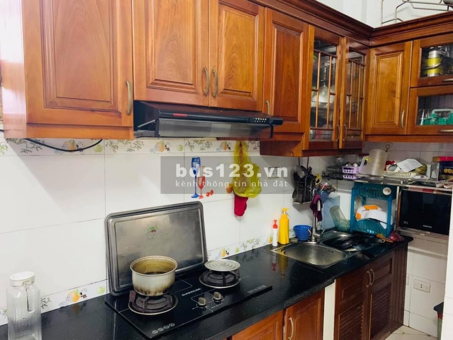 Bánnhà C4 Lê Văn Hiến, Bắc Từ Liêm, mặt ngõ thông, sổ đỏ nở hậu, ô tô đỗ 20m dt 32m2 giá 2.4 tỉ