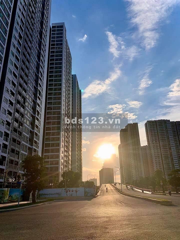 Chính chủ cần bán căn hộ Studio Vihomes Smart City dt 32m2, giá 1.3 tỷ, sổ sẵn bàn giao liền