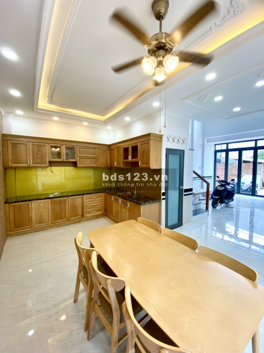 Bán căn góc 2 mặt tiền hẻm xe hơi đường Cây Keo, Tam Phú, Thủ Đức, dt 53m2, giá 6.1 tỷ
