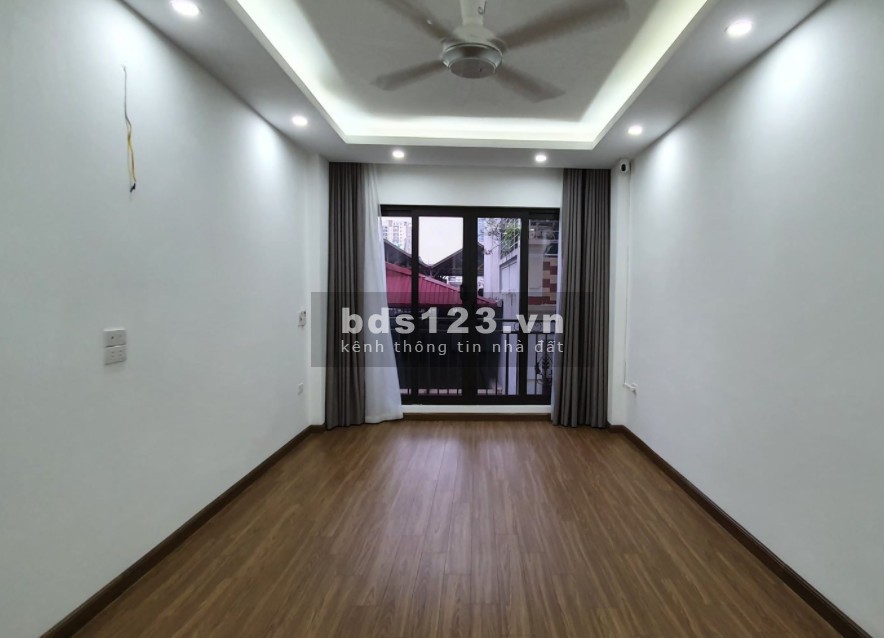 Bán nhà Nam Từ Liêm ô tô, đẹp mới nội thất, đt 40m2, 6m, mặt tiền rộng, giá chỉ 6 tỷ tròn