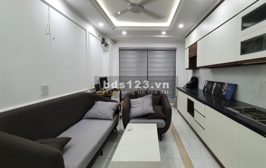 Bán nhà Nam Từ Liêm ô tô, đẹp mới nội thất, đt 40m2, 6m, mặt tiền rộng, giá chỉ 6 tỷ tròn