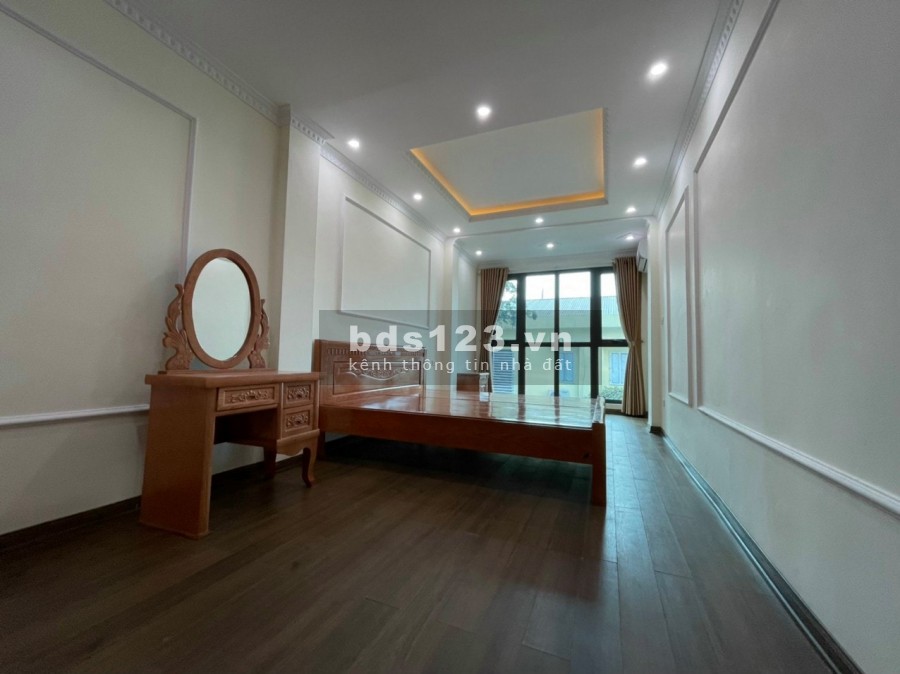 Bán nhà phố Hoàng Hoa Thám, Hà Đông, kinh doanh đỉnh, vỉa hè 3m, ô tô đỗ ngày đêm