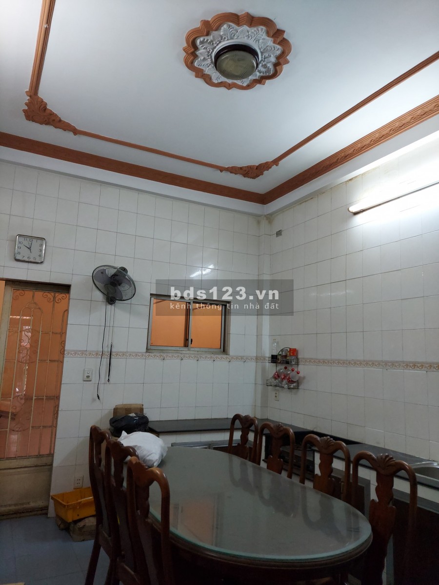 Nhà Nguyễn Văn Quá một đời chủ chưa qua đầu tư, Ngay giáo xứ Chợ Cầu