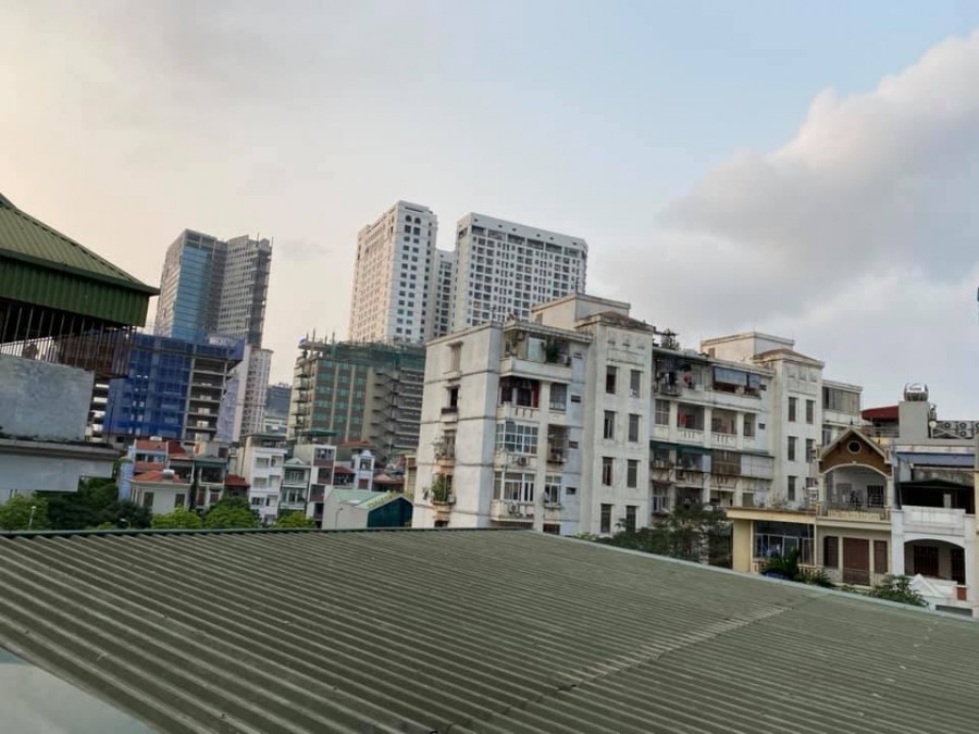 Bán nhà Trung Kính diện tích 38m2, 5 tầng, mặt tiền 4m, giá 3.8 tỷ, 3 mặt thoáng, ô tô