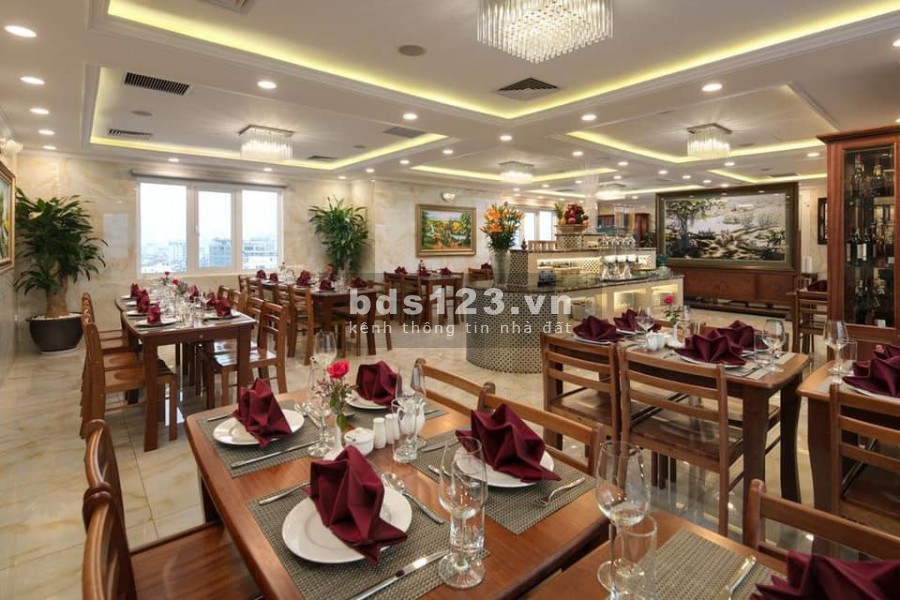 Khách sạn mặt đường Hoàng Quốc Việt 10 nổi 1 hầm 60 phòng 4 sao dt 280m2 giá 125 tỷ