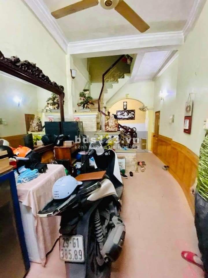 Bán nhà mặt phố Khương Đình, Thanh Xuân, kinh doanh sầm uất mọi mặt hàng, 4 tầng đúc