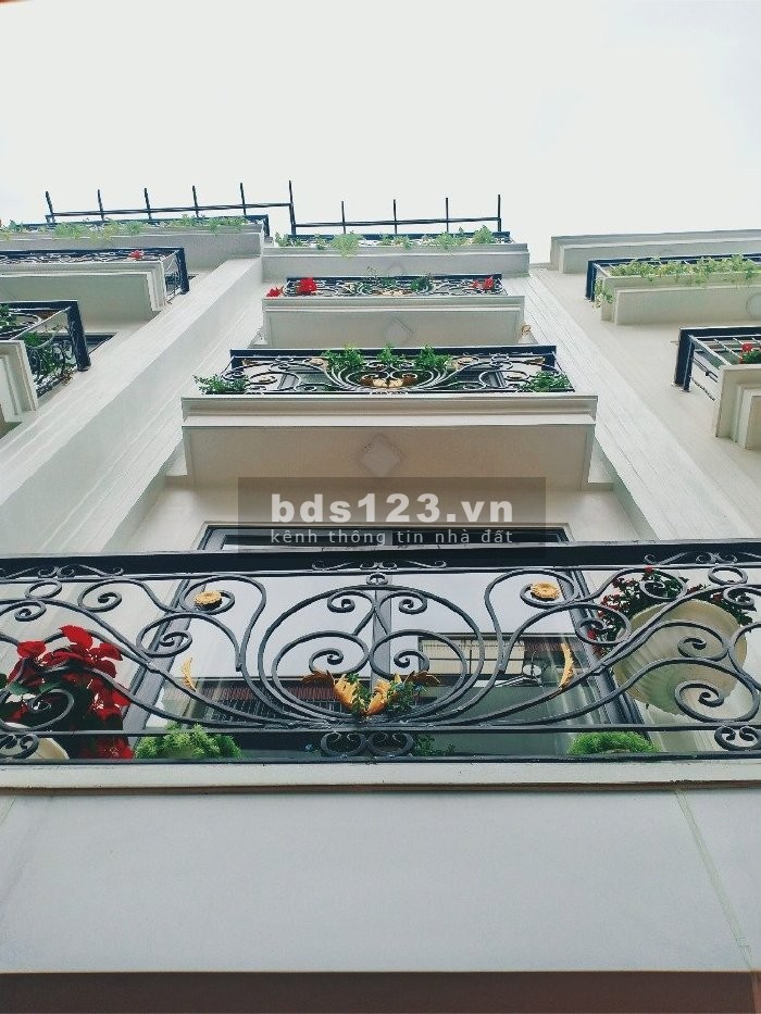 Cực hiếm nhà mới phân lô Định Công Thượng, ô tô vào nhà, dt 55m, 5 tầng, giá 7.5 tỷ. Hoàng Mai