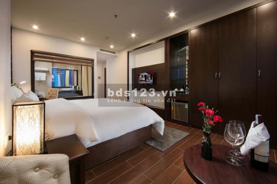 Khách sạn mặt đường Hoàng Quốc Việt 10 nổi 1 hầm 60 phòng 4 sao dt 280m2 giá 125 tỷ