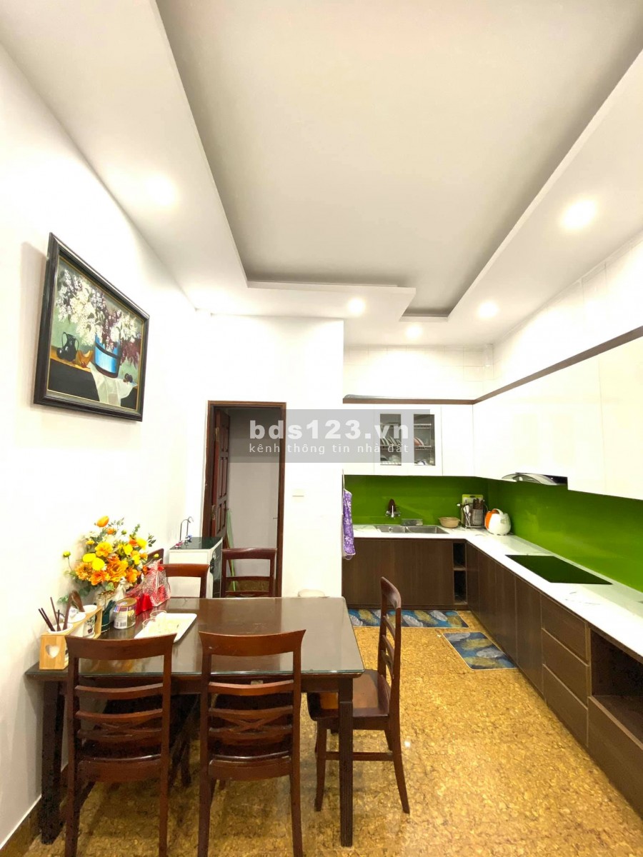 Siêu phẩm đường Láng, gần phố ngõ rộng, tặng nội thất, d6 60m2, giá nhỉnh 4 tỷ, lhcc